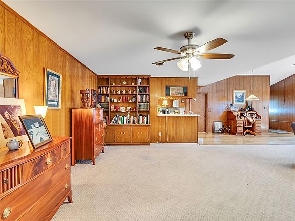 4th image of 207 Shady Nook Ln