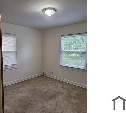 3rd image of 8945 S Blackstone Ave APT 1