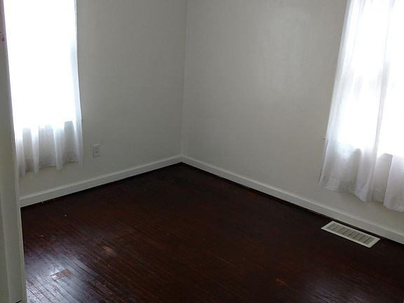 3rd image of 2221 W Forrest Hill Ave