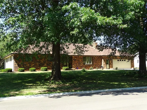 1300 Westridge Dr, Atchison, KS 66002