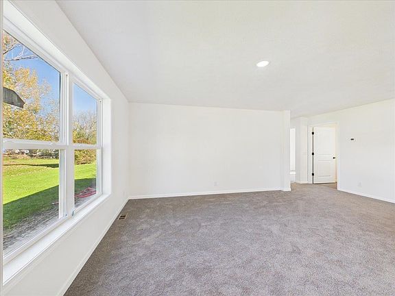 5th image of 206 Ballard St
