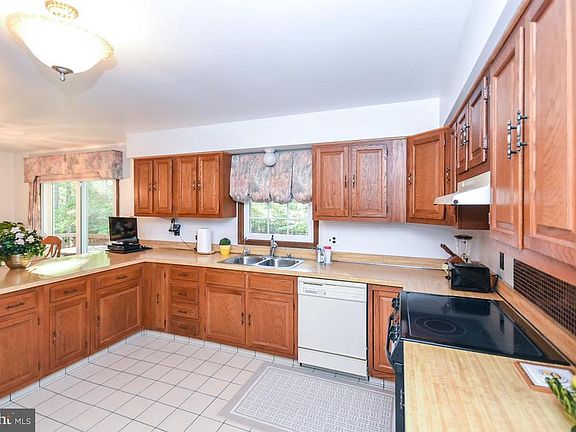 5th image of 501 Winding Creek Ct