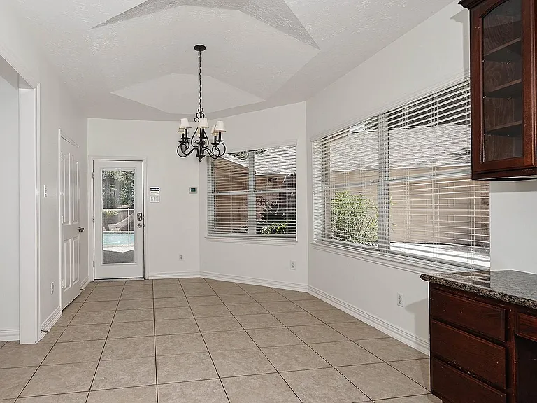27 Bluff Creek Pl — Photo 8