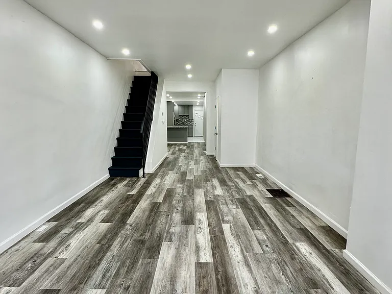 1828 E Orleans St — Photo 8