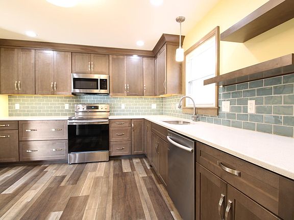 4th image of 1710 Campbell St