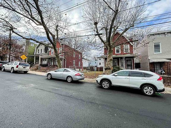 4th image of 297 Claremont Ave