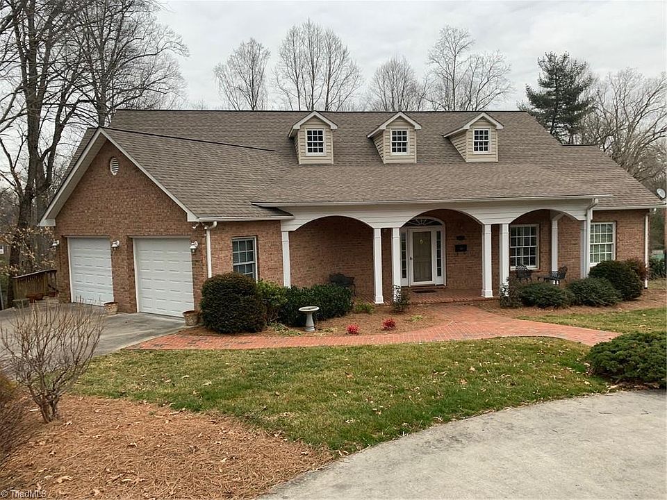 1st image of 427 Shady Ln
