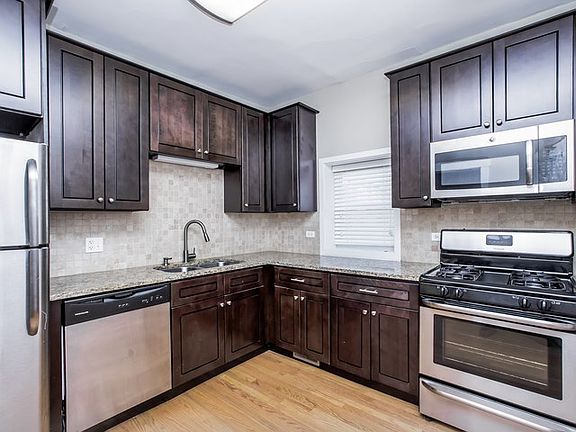 3rd image of 2217 W Byron St #1E