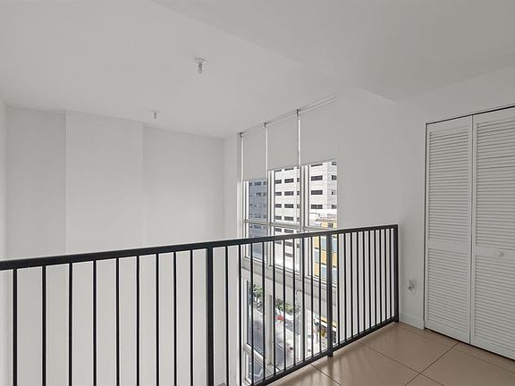 4th image of 300 S Biscayne Blvd #8