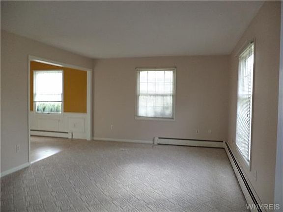2nd image of 18 Devereux Dr
