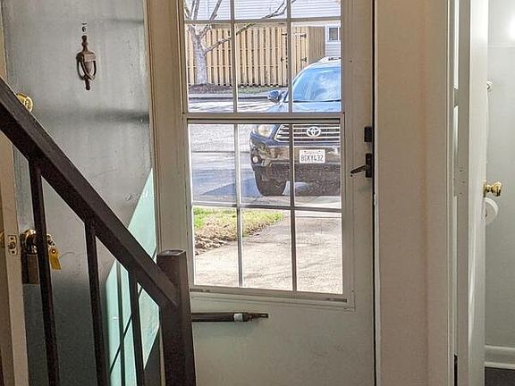 5th image of 220 Elizabeth St APT B6-1