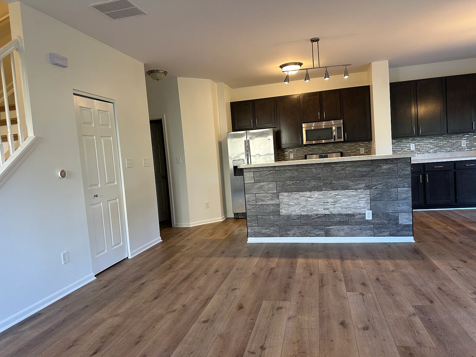 2 bed, 1.5 bath, 1620 sqft, $2,350 — Photo 3