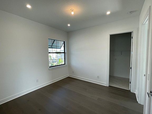2nd image of 3040 Banyan Cay Dr