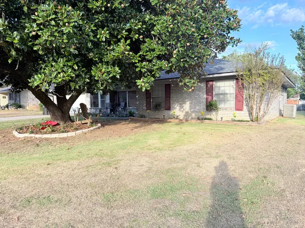 8105 Meadow Dr, Fort Smith, AR 72908