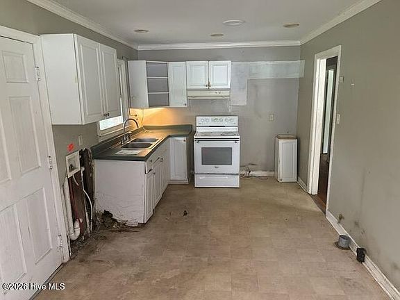 4th image of 105 Red Oak Street