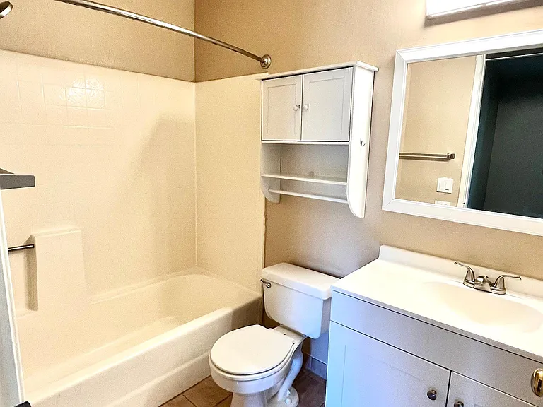 7130 Woodlake Ave #G — Photo 12