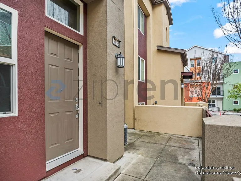 2858 10th St — Photo 5