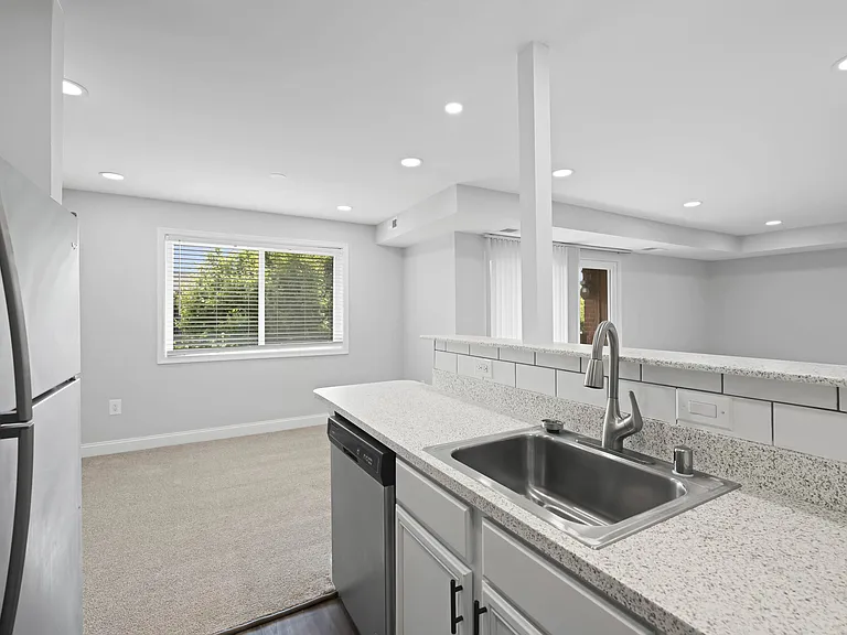 Rose Hill Apartments — Photo 50