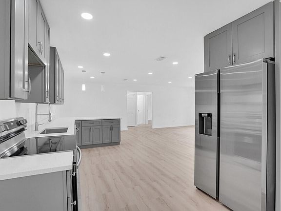 2nd image of 865 SE Tierra Ct #0