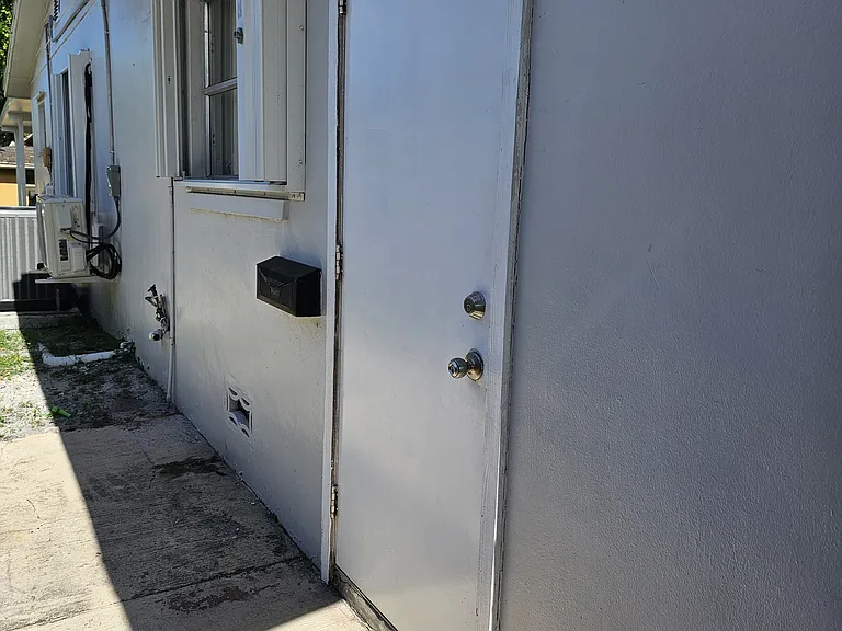 1821 NW 90th Ave — Photo 3