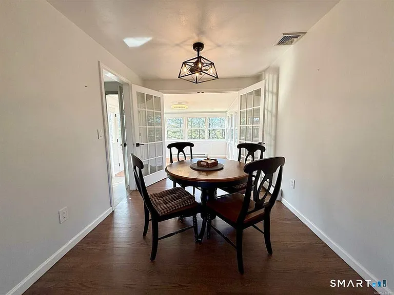 77 Valley View Rd — Photo 5