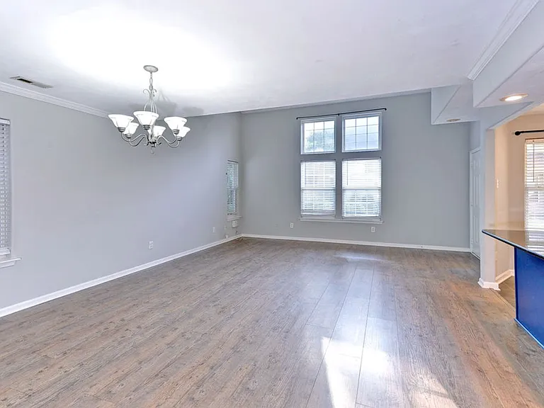 112 Post Oak Rd — Photo 5