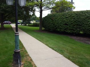 3220 Sanders Rd Unit 1G, Northbrook, IL 60062