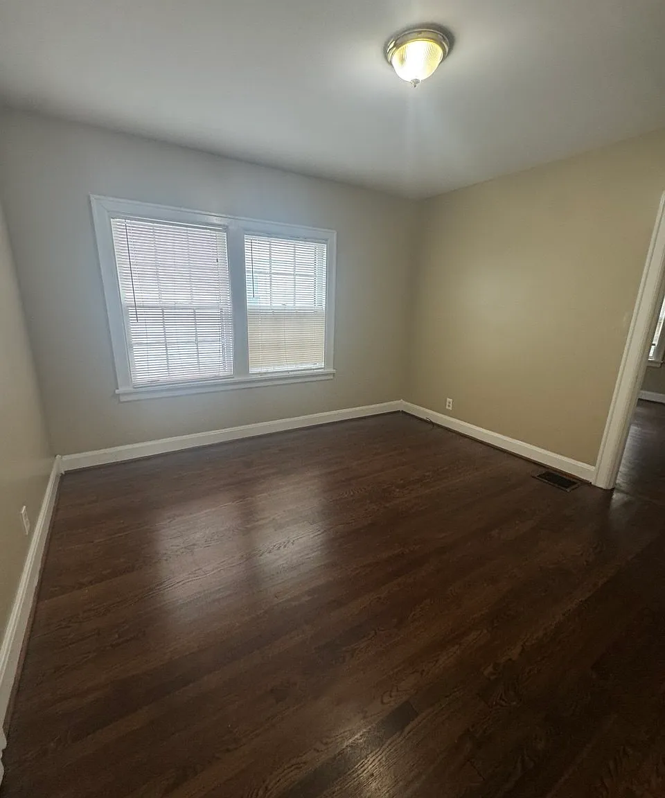 3 bed, 1325 sqft, $2,000 — Photo 4