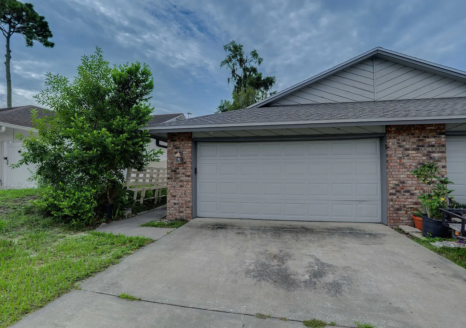 370 Springdale Dr — Photo 1