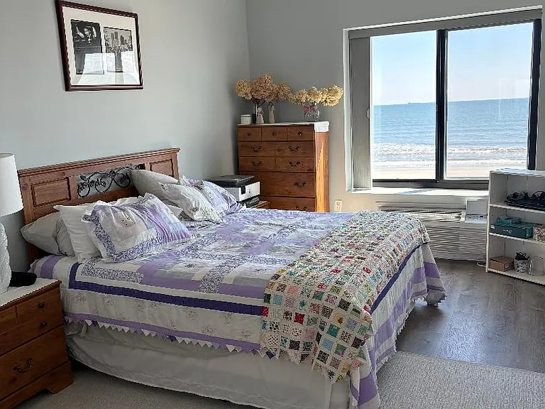 750 W Broadway #5Q — Photo 16