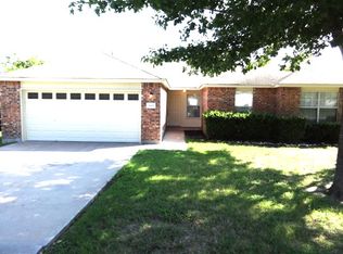 3006 Greenlawn St, Taylor, TX 76574
