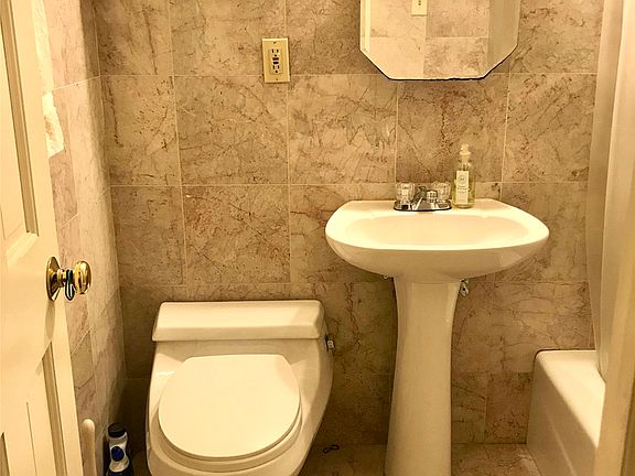 5th image of 336 E 61st St #1