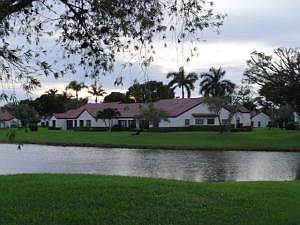 3rd image of 5807 Parkwalk Cir W