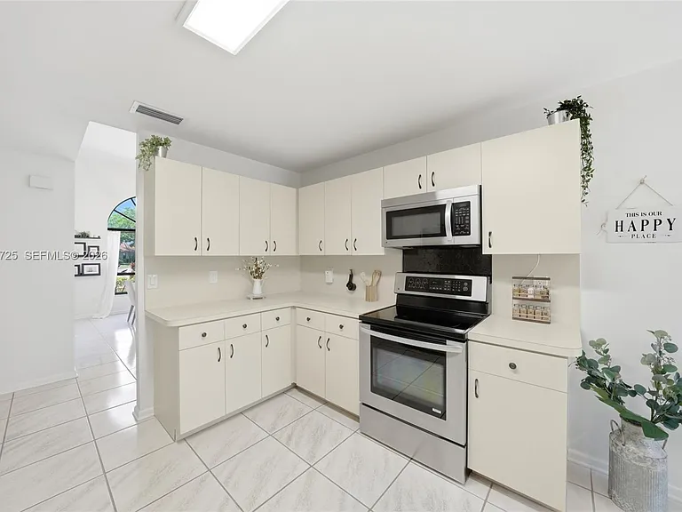 11008 Boca Woods Ln — Photo 32