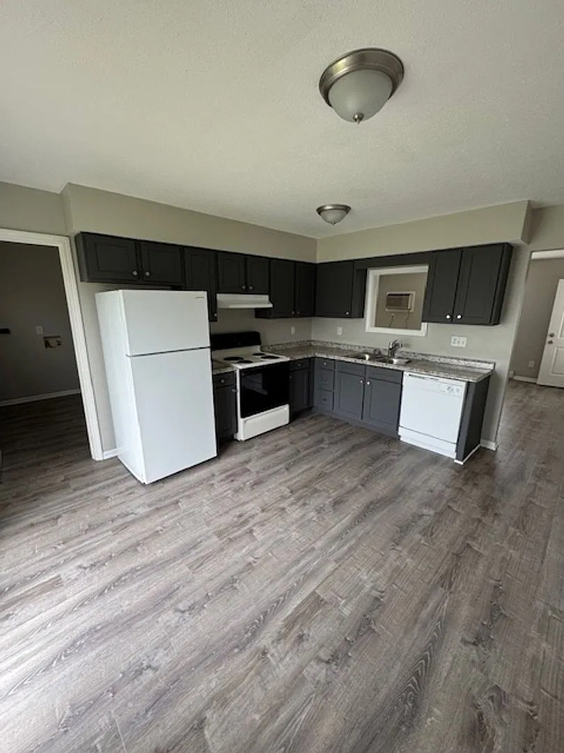601 E Church St — Photo 1