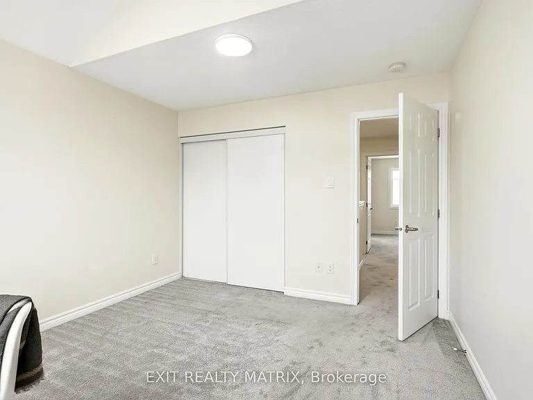 194 Flowing Creek Cir — Photo 17