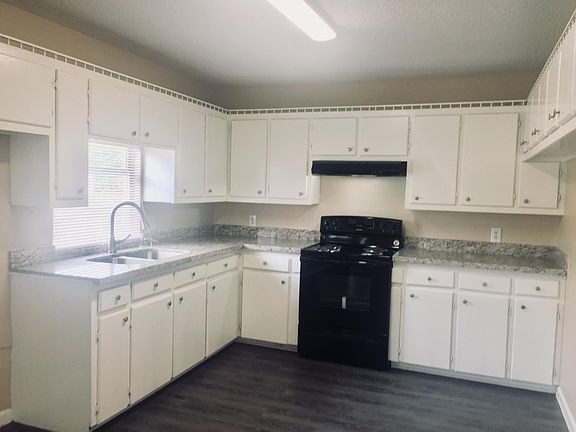 3rd image of 3319 Palm Ave