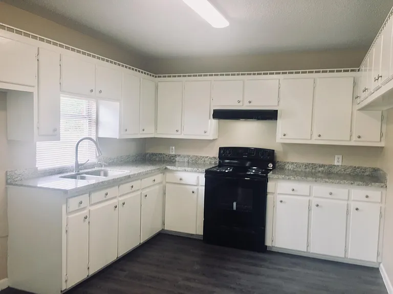 3319 Palm Ave — Photo 3