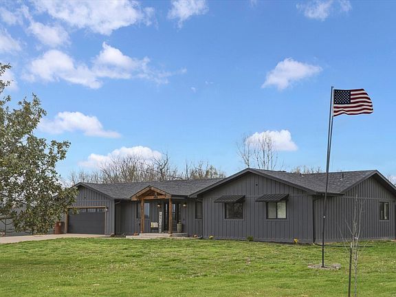 3rd image of 493 Spring Creek Road