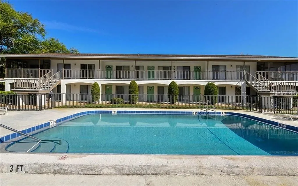 2 bed, 1.0 bath, 783 sqft, $1,300 — Photo 2