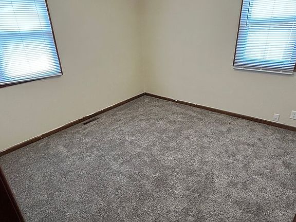 4th image of 690 Rock Island Ave #1