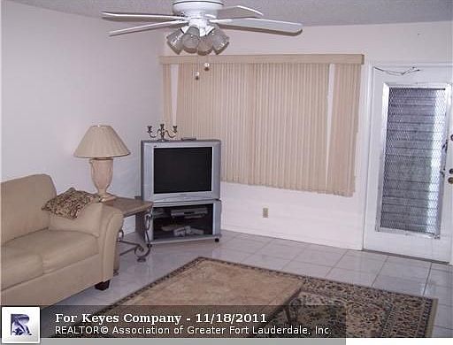 3rd image of 3035 Ellesmere #B