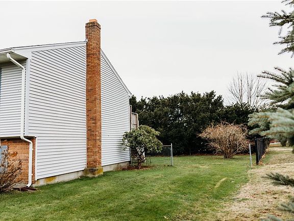 5th image of 16 Ward Ave