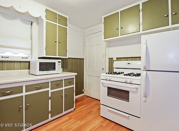 4th image of 9611 Melvina Ave