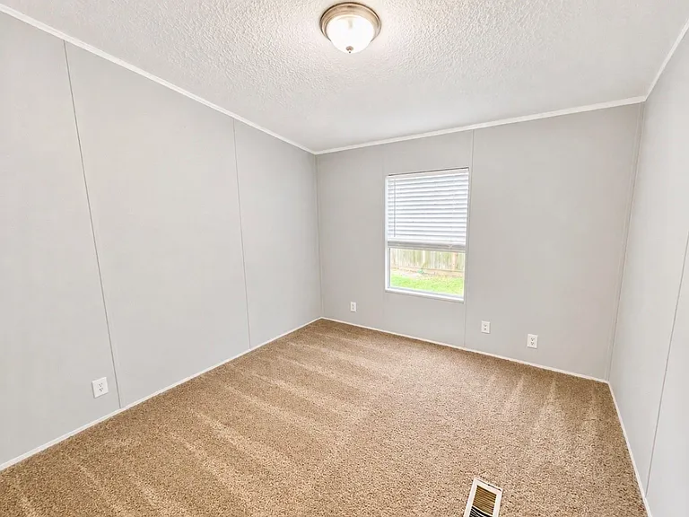 33114 McKinley Cir — Photo 17
