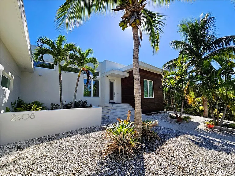 2408 Nassau St — Photo 10