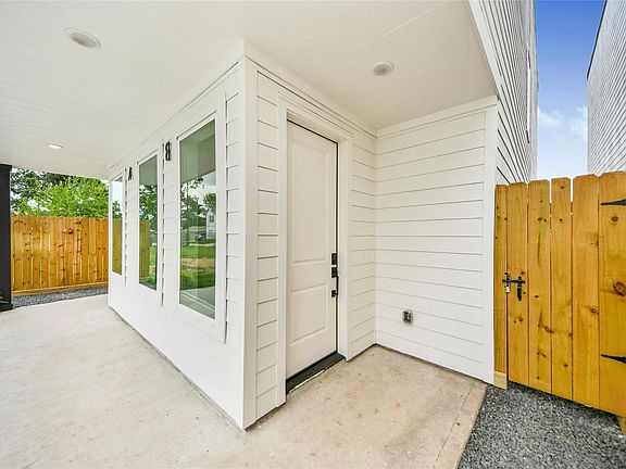 3rd image of 934 South Lane Unit A-B