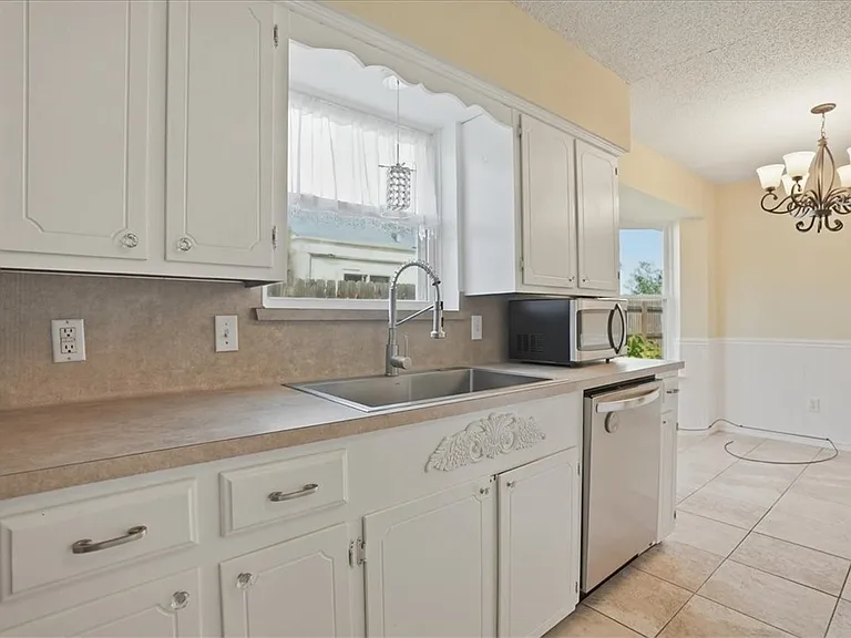 6826 Sahara Dr — Photo 12