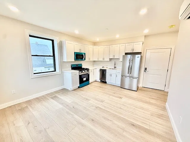 220 Winthrop St — Photo 4