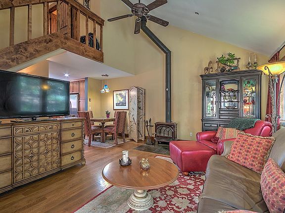 4th image of 157 Independence Cir #B